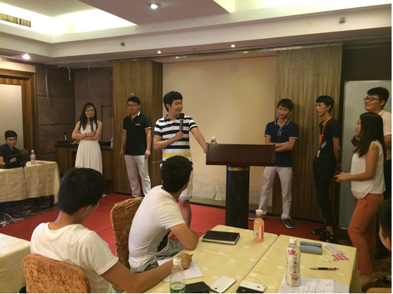 講師與學(xué)員互動(dòng)